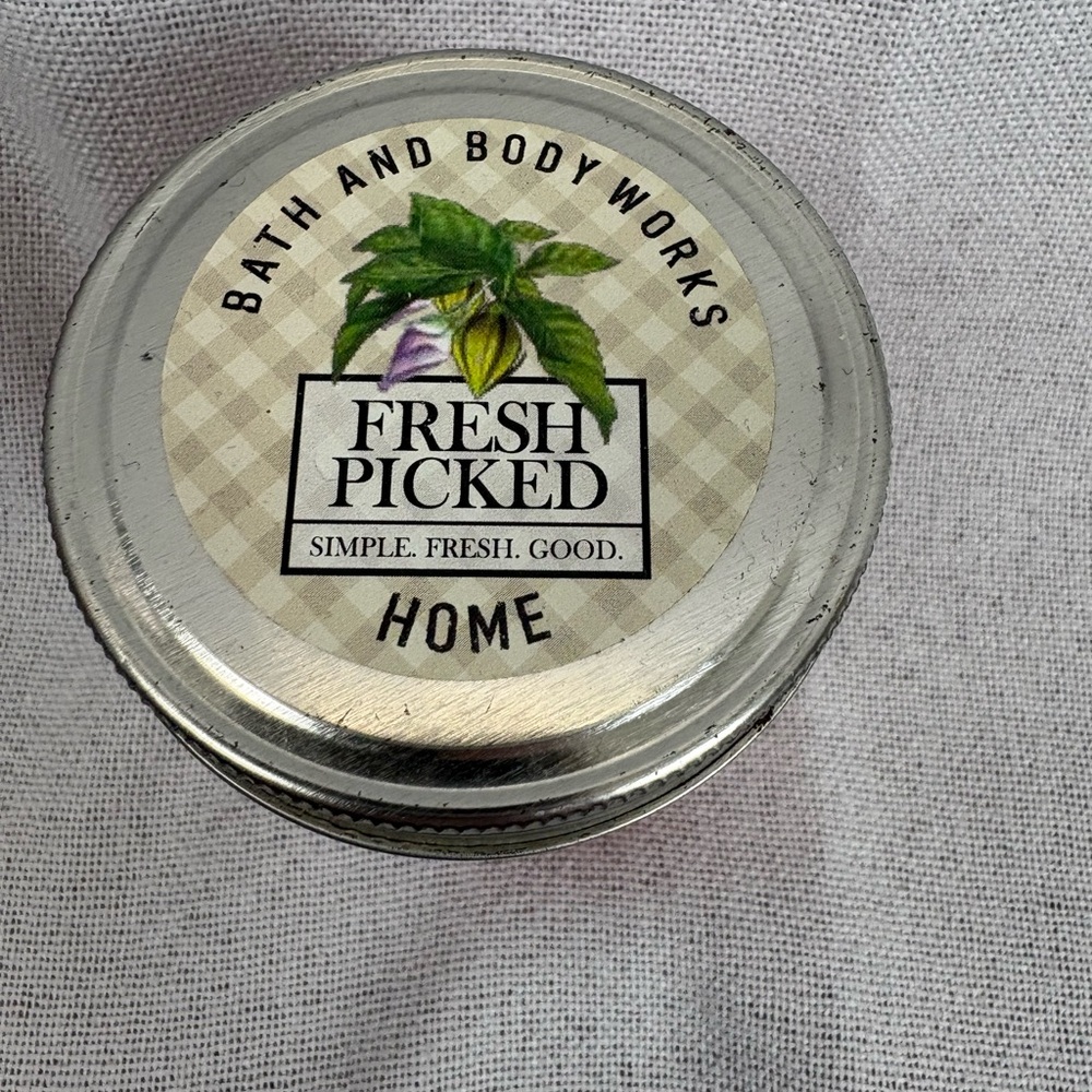 Bath & Body‎ Works Fresh Picked Garden Strawberry 🍓 Candle NEW - Picture 2 of 5